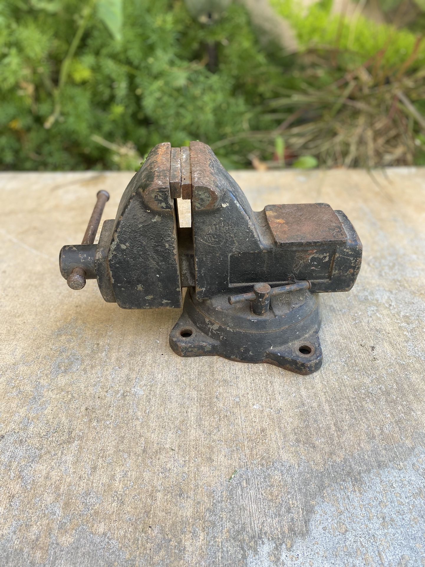 Selling A Vise In Good Condition 
