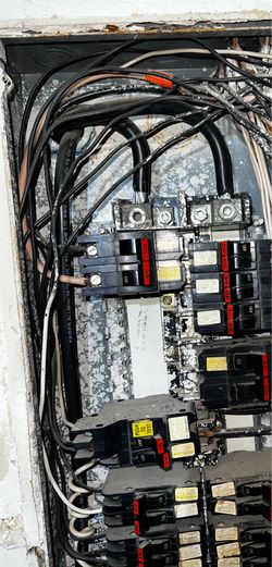 Se asen trabajos de electricidad aún buen precio contáctenos para un estimado gratis