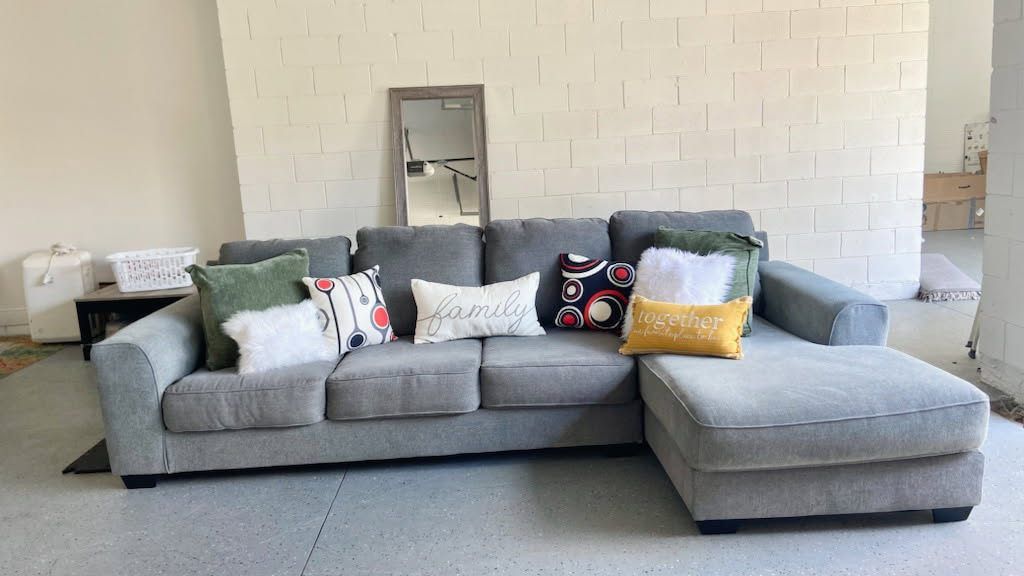 Grey Sectional Sofa With Chaise