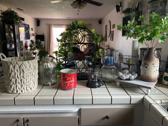 Farmhouse home decor/read description