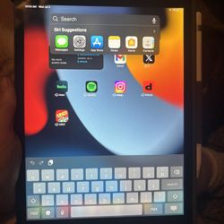 iPad With Apple Pencil And Standing Case Set