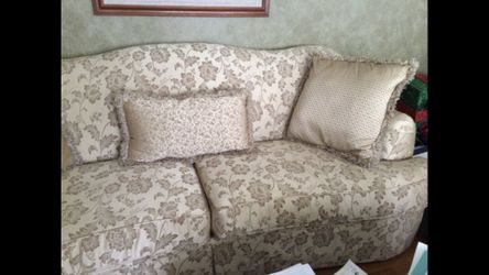 Living set, like new, home with no pets, smocking or kids.