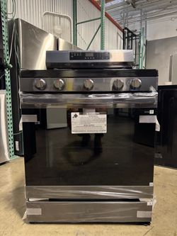 Samsung 30" Smart Gas Range — Brand New