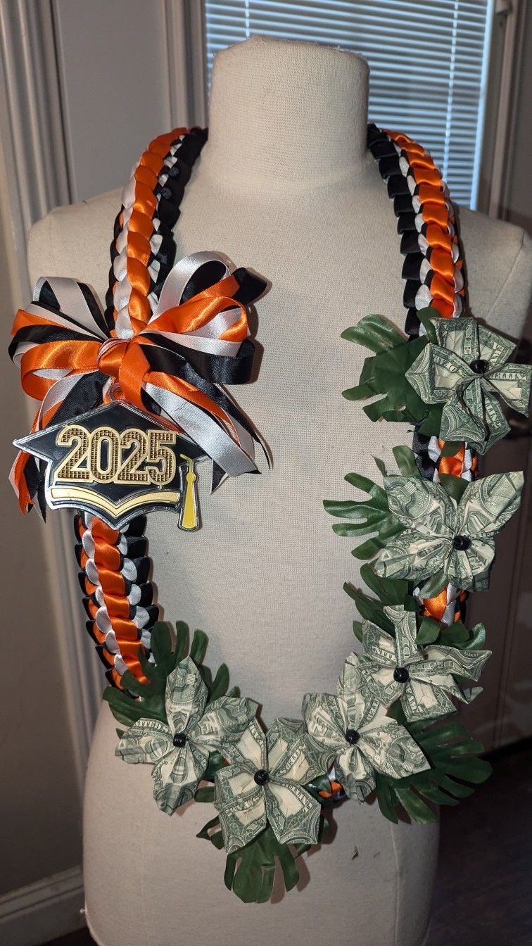 Graduation Money Lei