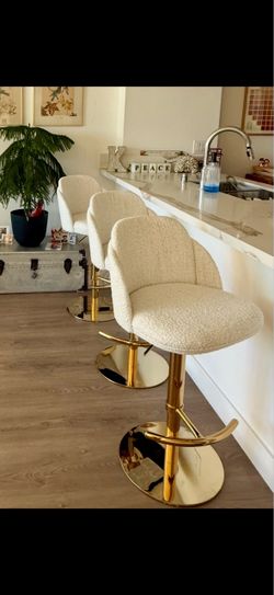 3 Cream stools