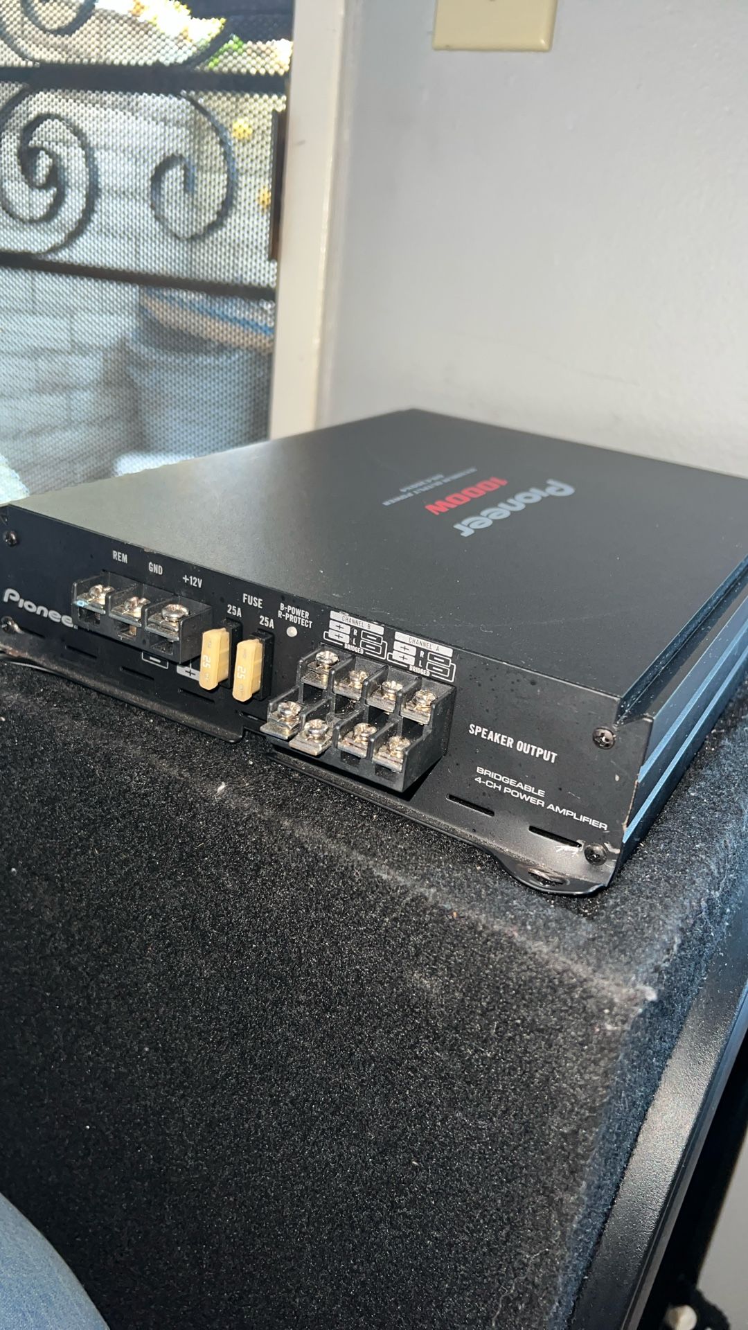 1000 watt Pioneer amplifier 
