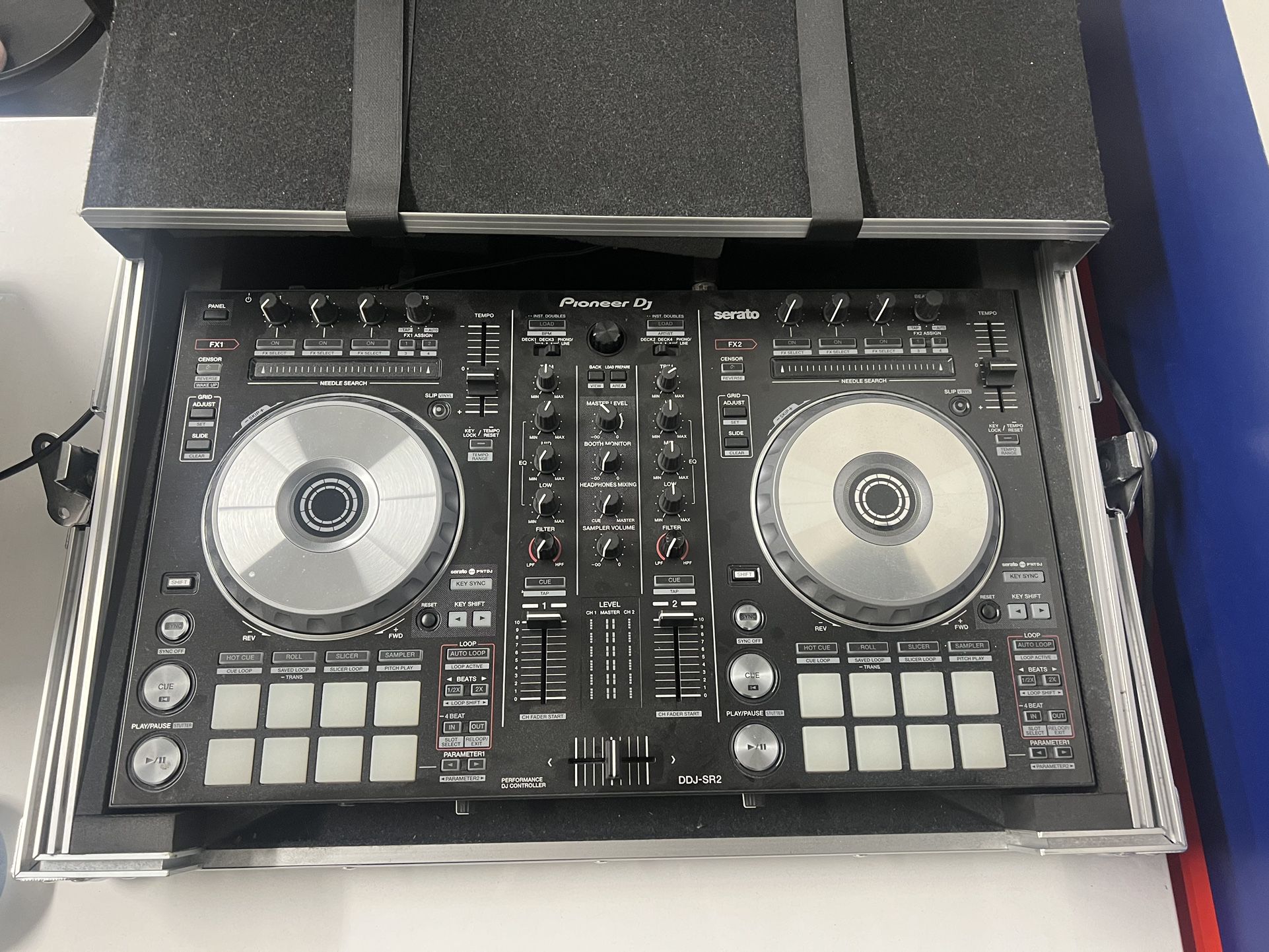 Pioneer - DDJ-SR2 DJ Spin Table (With Case)