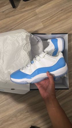 Air Jordan Retro 11 low FV5104-100 size 9 men brand new