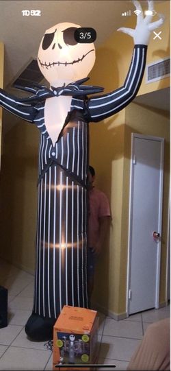 10ft inflatable Jack Skellington with movable hands