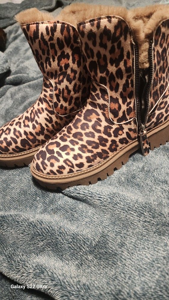 Nice Leapord Boots Size 7. New 15$