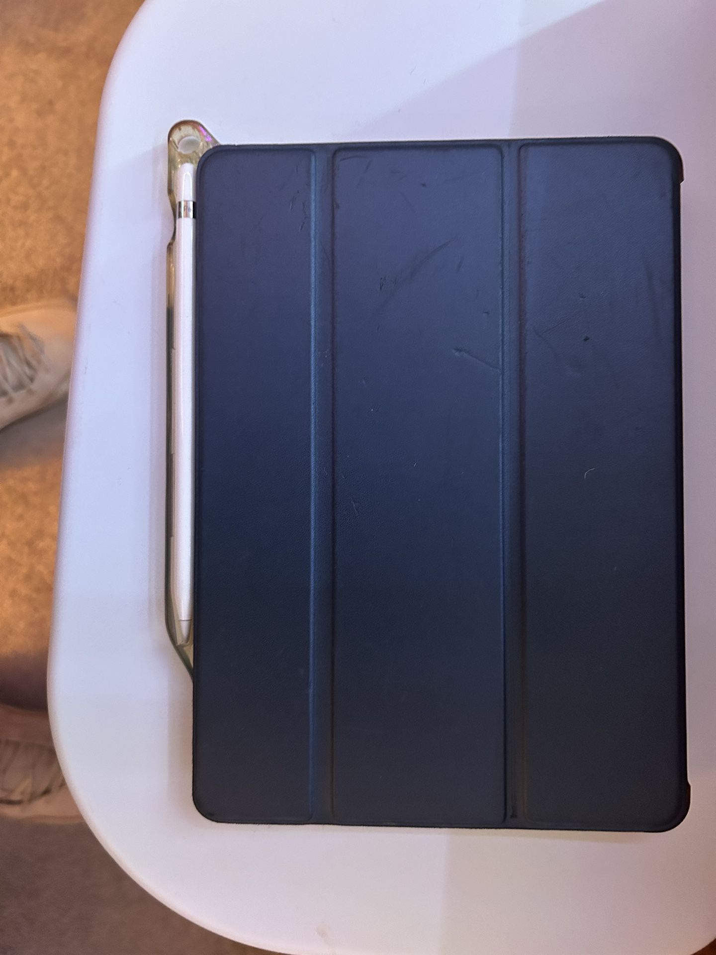apple ipad and apple pencil