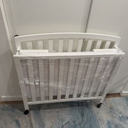 Foldable Mini Crib