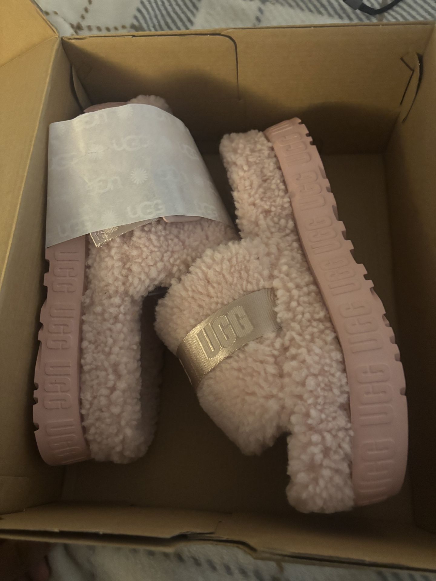 UGG WMNS FLUFFITA SLIPPERS