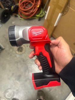 Milwaukee flash light
