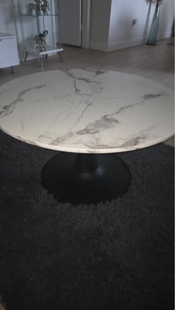 Round Marble Top Tulip Coffee Table