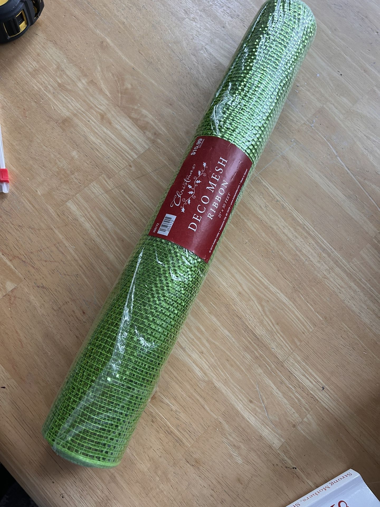 Deco Mesh Ribbon 21in X 30 Ft Green