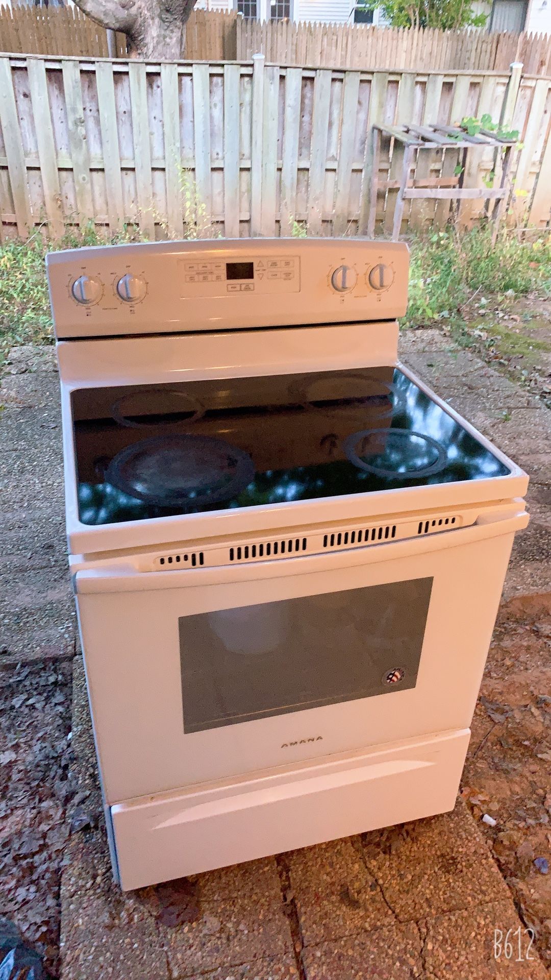 Used Amana stove the stove has 4 burner s only stove used for 6 months all stove burners are working good , also oven is working good nothing wrong