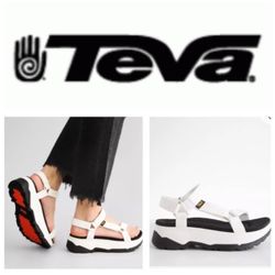 Teva Jadito Universal Flatform Sandal (6)