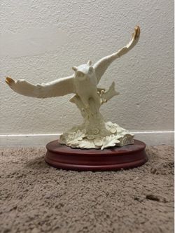 Owl statue music box