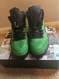 Used w og box size 11M Jordan 5 SE Oregon.