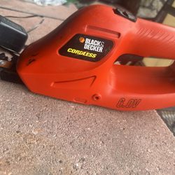 Black And Decker 6.0 V  Cordless Detail Shrubber6 “blade 