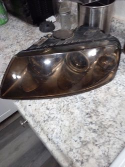 04-07 VW TOUAREG Left Driver Side Halogen Headlight 7L6 941 015 BP OEM

Prestige402