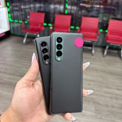 SAMSUNG Galaxy Fold Z3.. MESSAGE ME FOR THE BEST PRICE🔥🔥