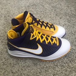 Size 8.5 - Nike LeBron 7 QS Media Day