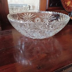 BEAUTIFUL  Raised Pattern GLASS BOWL  $8.