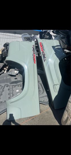 2020. Toyota tacoma.  Bed. Skin.   Parts