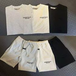ESSENTIAL SHIRTS & SHORTS((FREE ITEMS WITH PURCHASE)