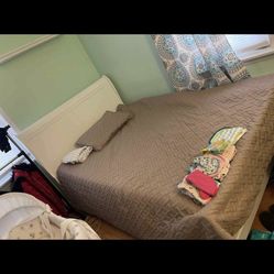 Full size bedroom set in great condition