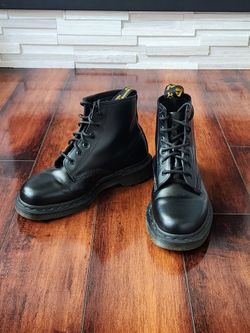 Dr. Martens 1460 Bex Smooth Leather 8-Eye Boots – Black – Women’s US 7 / UK 6 / EU 39