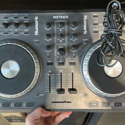 Numark Mixtrack 