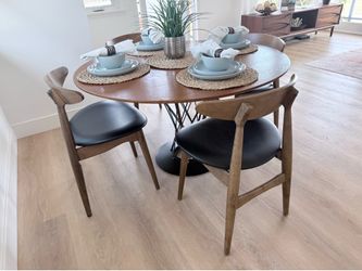 Mid Century Modern Dining Table and Four Chairs