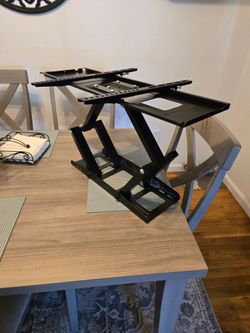 Flat screen mount 47-84 very good condition