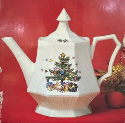 Vintage Christmastime Teapot & Lid by NIKKO