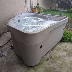 2 - 3 Seat Freeflow Spa, Hot Tub, Jacuzzi