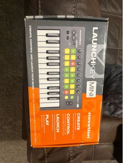 Midi keyboard, novation launch key mini