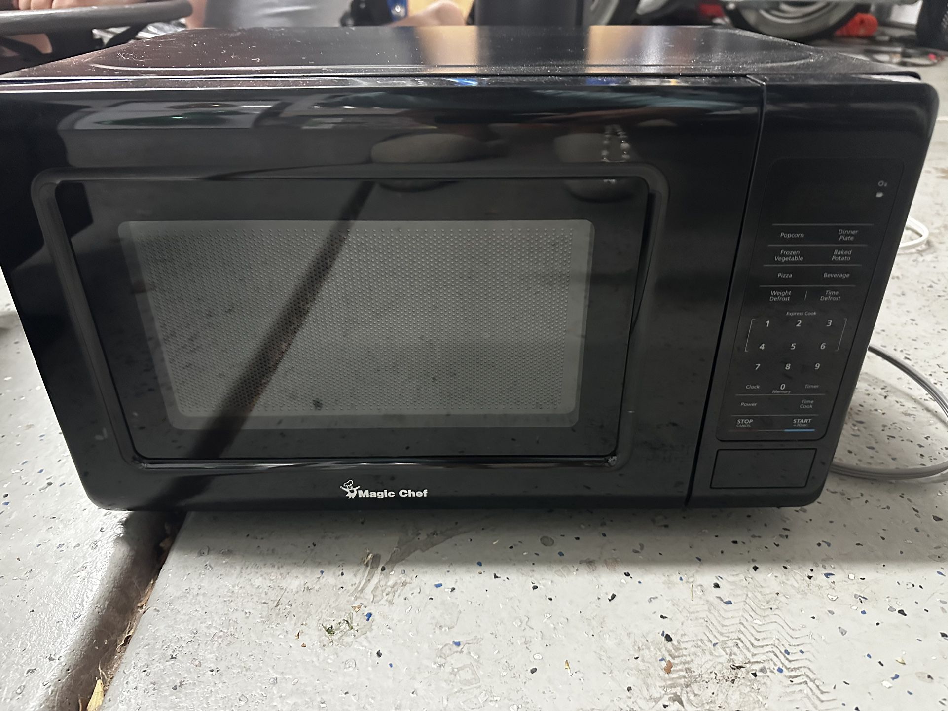 PRICE REDUCED MUST GO ASAP - ALMOST BRAND NEW MICROWAVE