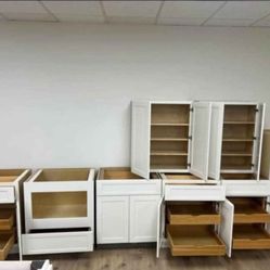Cabinets for sale!
White shaker, grey shaker, Blue Shaker 
Chesapeake Store 
Online Shopping 
Free 3D Design 
Financing 
90 Days Same as Cash 

u