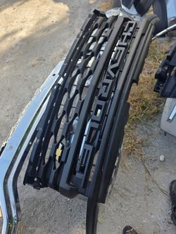 22-26 Chevy Silverado Grille