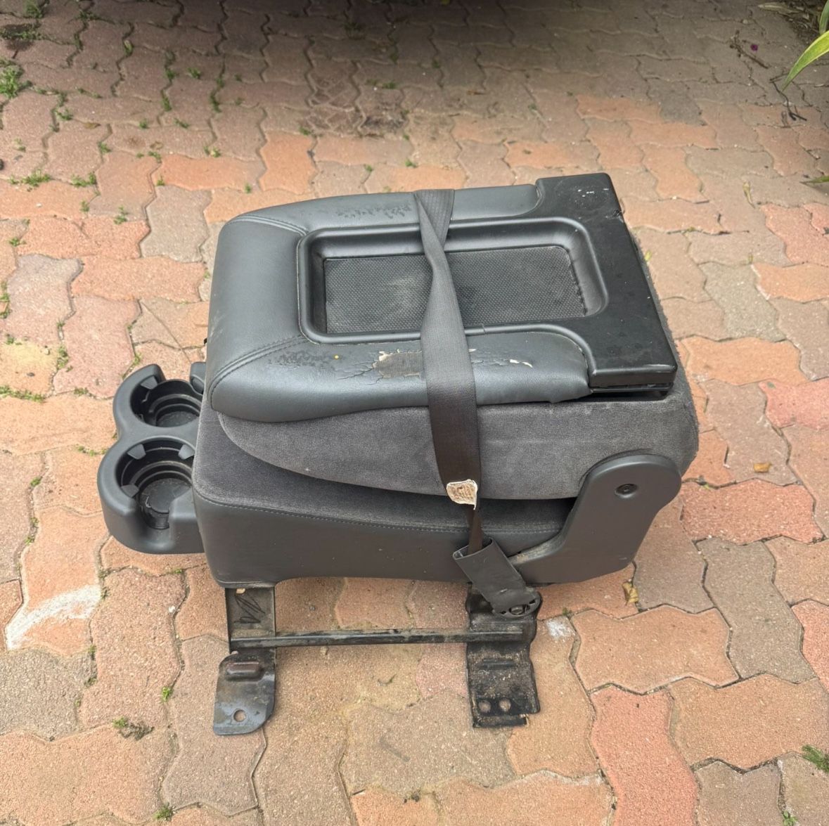 Center Seat Jump Seat 