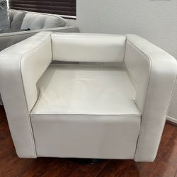 2 White Leather Accent Chair – Good Condition