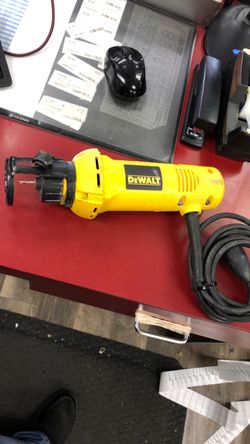 1003 DeWalt DW660 Corded Rotary Cut-Out Tool 598627