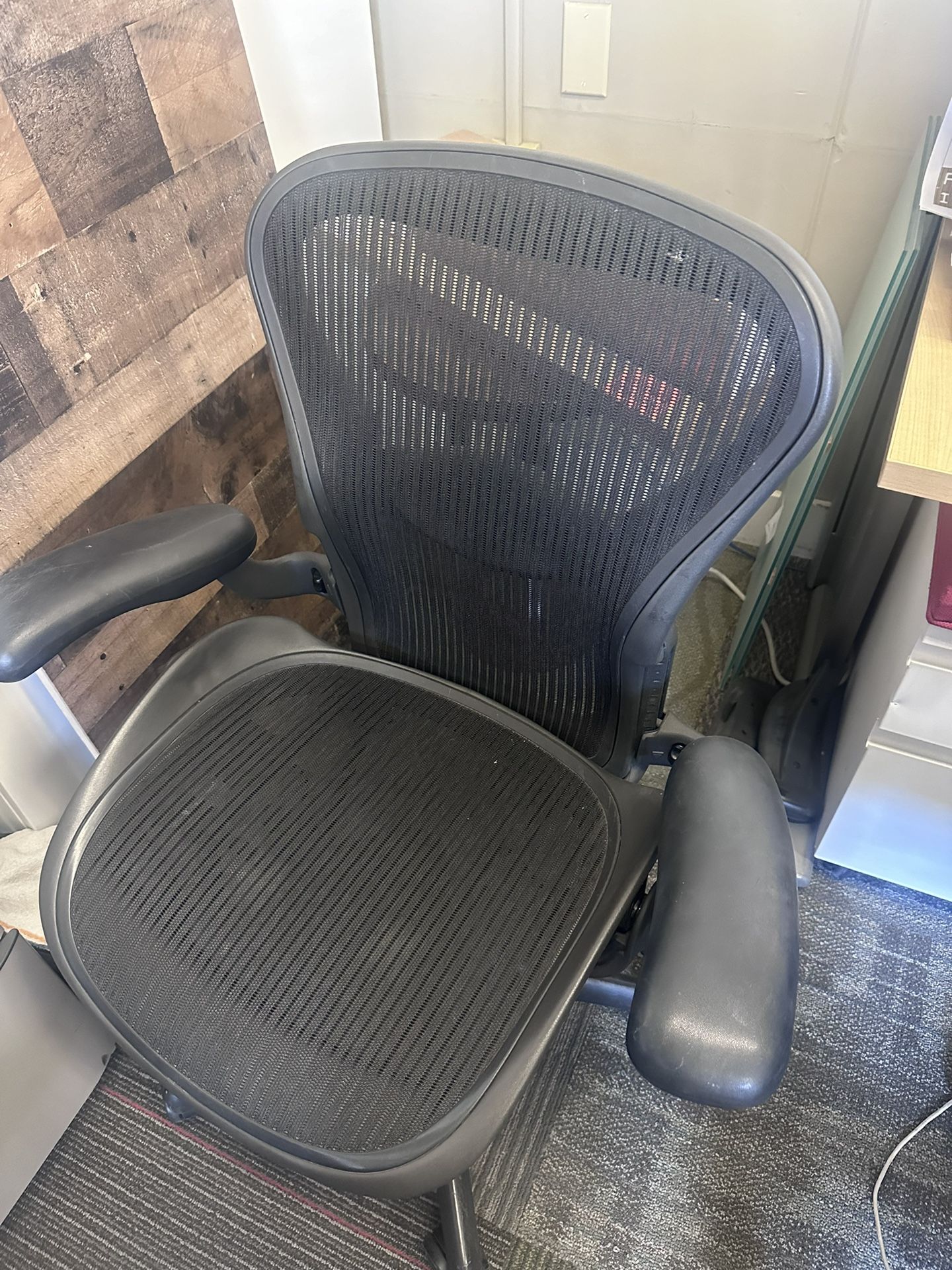 Herman miller Aeron Task Chair .