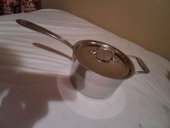 All-Clad G5 graphite core 4 qt sauce pan w/Lid