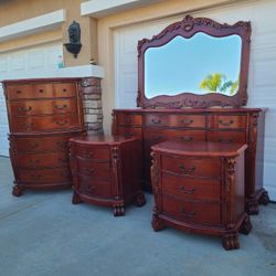 Dresser Set