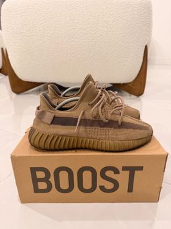 Yeezy Earths Size 9.5