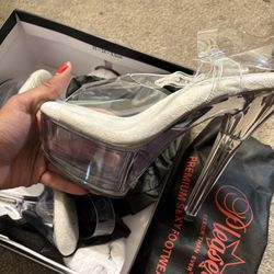 !! Size 8 Brand New - Crystal Clear Platform Heels !!